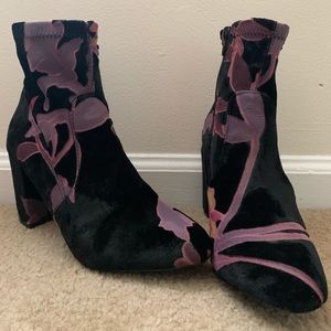 black Steve Madden velvet boots w/ design